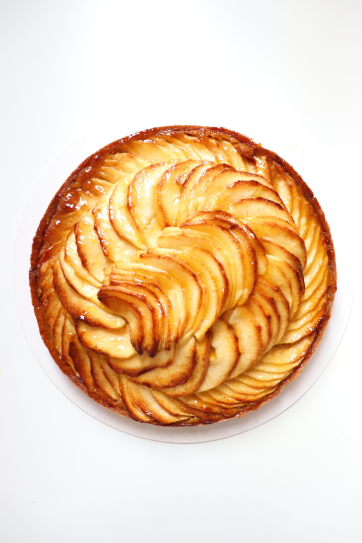 Tarte aux pommes classique, crème d'amande et compote - Recette Olivia Pâtisse