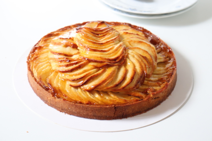 Tarte aux pommes classique, crème d'amande et compote - Recette Olivia Pâtisse