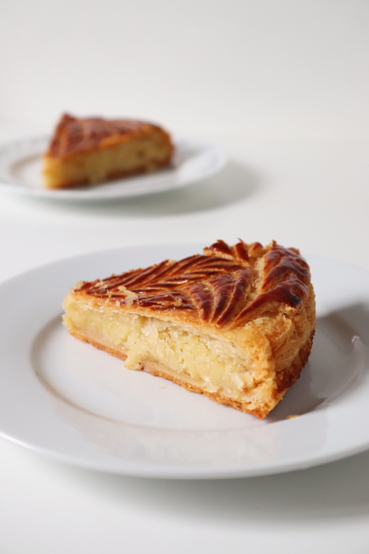 Galette des rois frangipane amande traditionnelle - Recette Olivia Pâtisse (pâte feuilletée inversée)