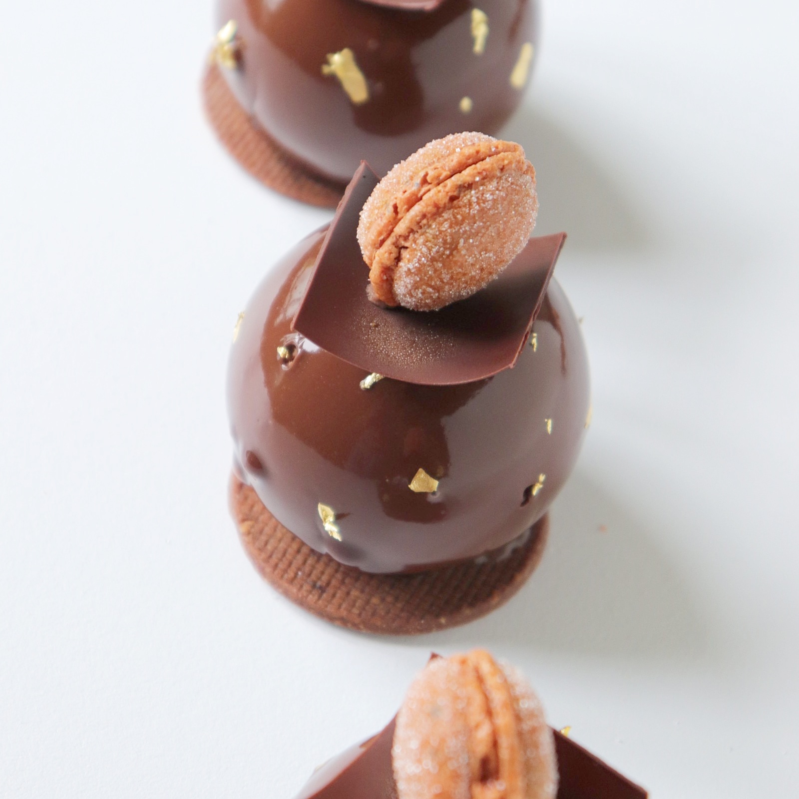 Petit entremet abricot, chocolat et caramel