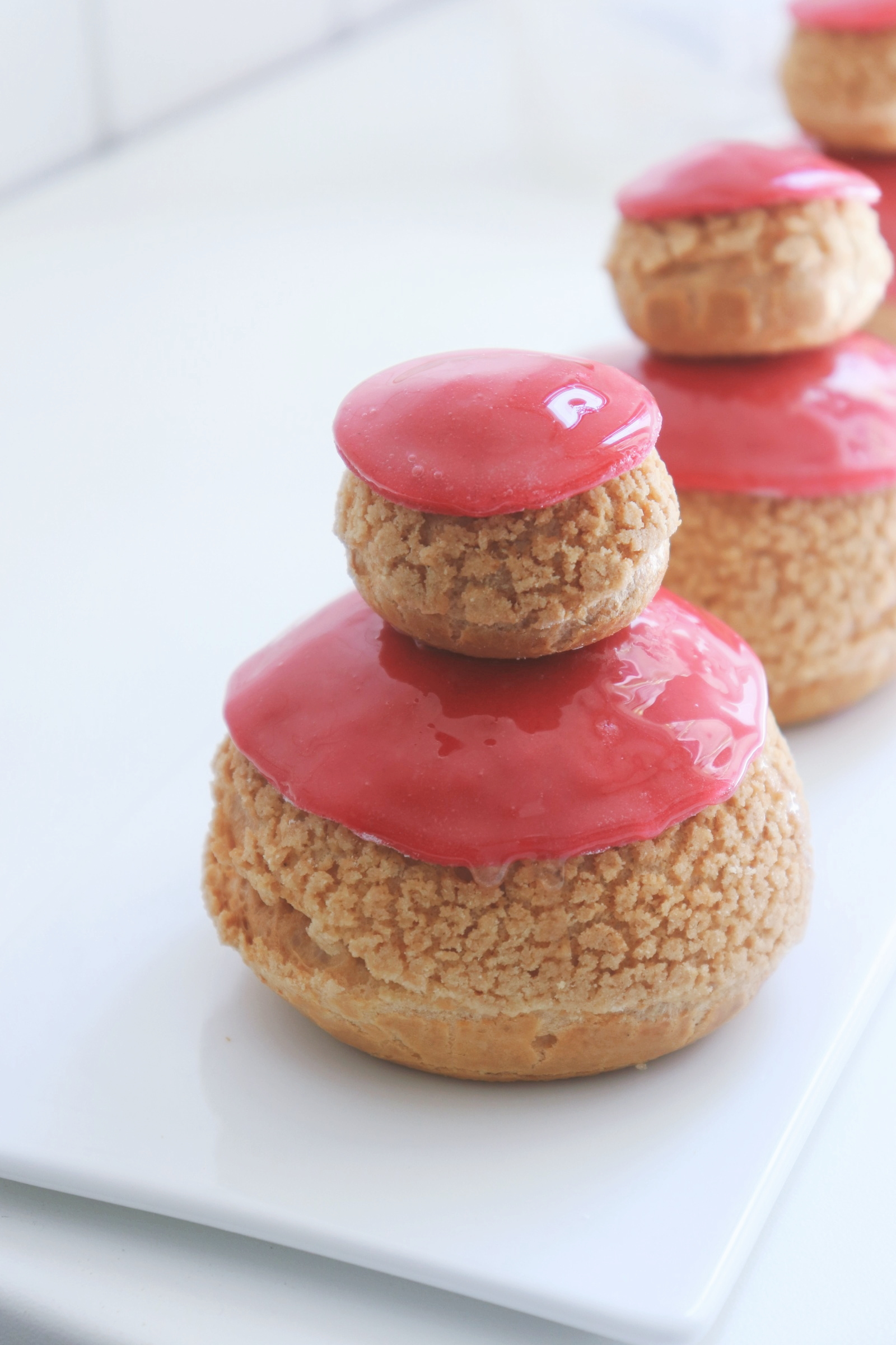 Religieuses à la framboise - Recette Olivia Pâtisse