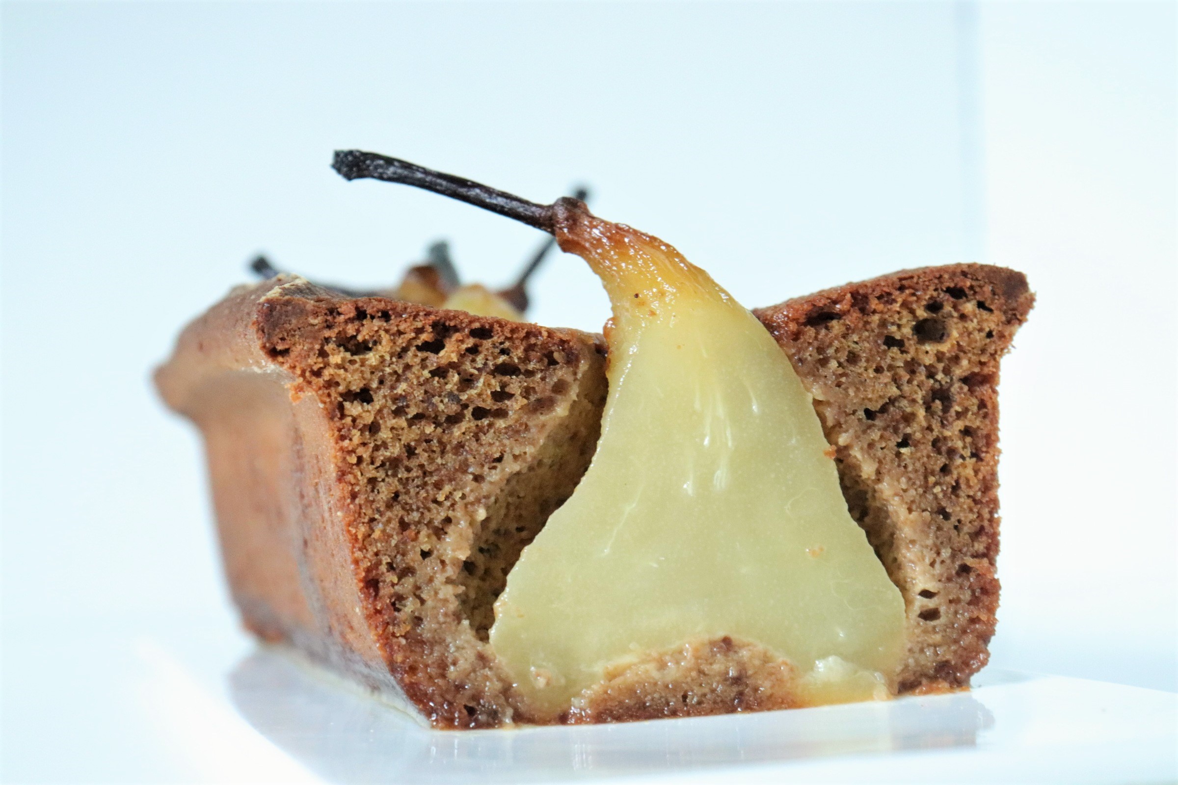 Cake noisette, poire et tonka, si moelleux et savoureux! Recette Olivia Pâtisse