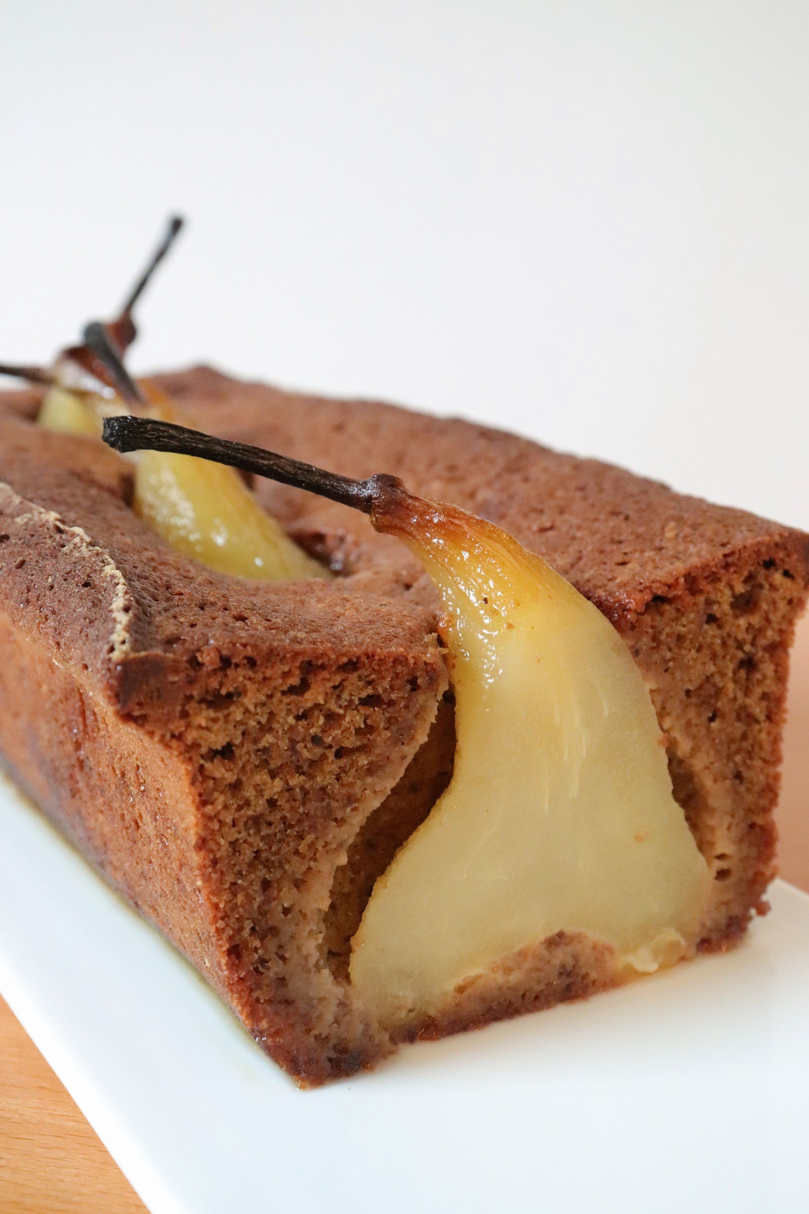 Cake noisette, poire et tonka, si moelleux et savoureux! Recette Olivia Pâtisse