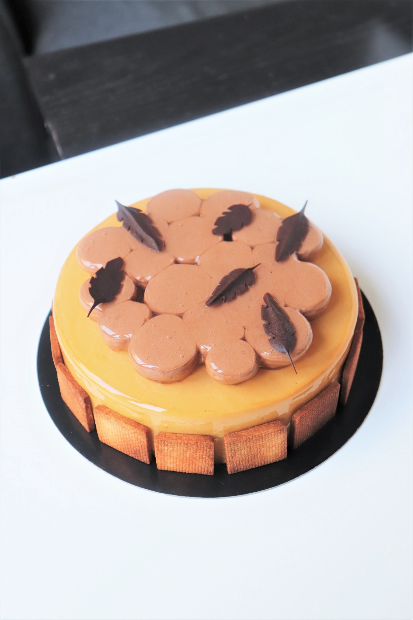 Entremets caramel, vanille, chocolat et praliné - Recette Olivia Pâtisse