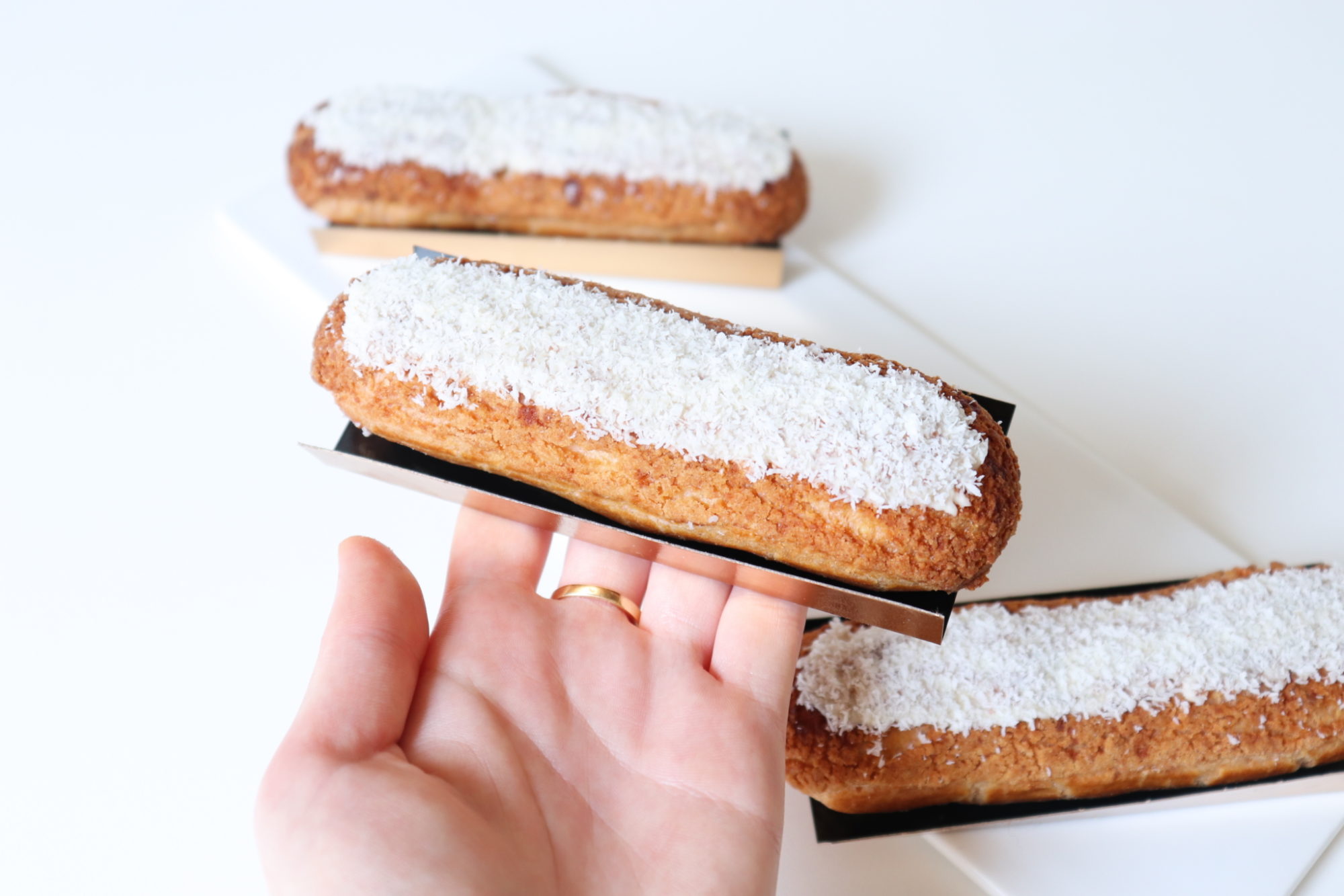 Eclairs coco fruit de la passion - Recette Olivia Pâtisse