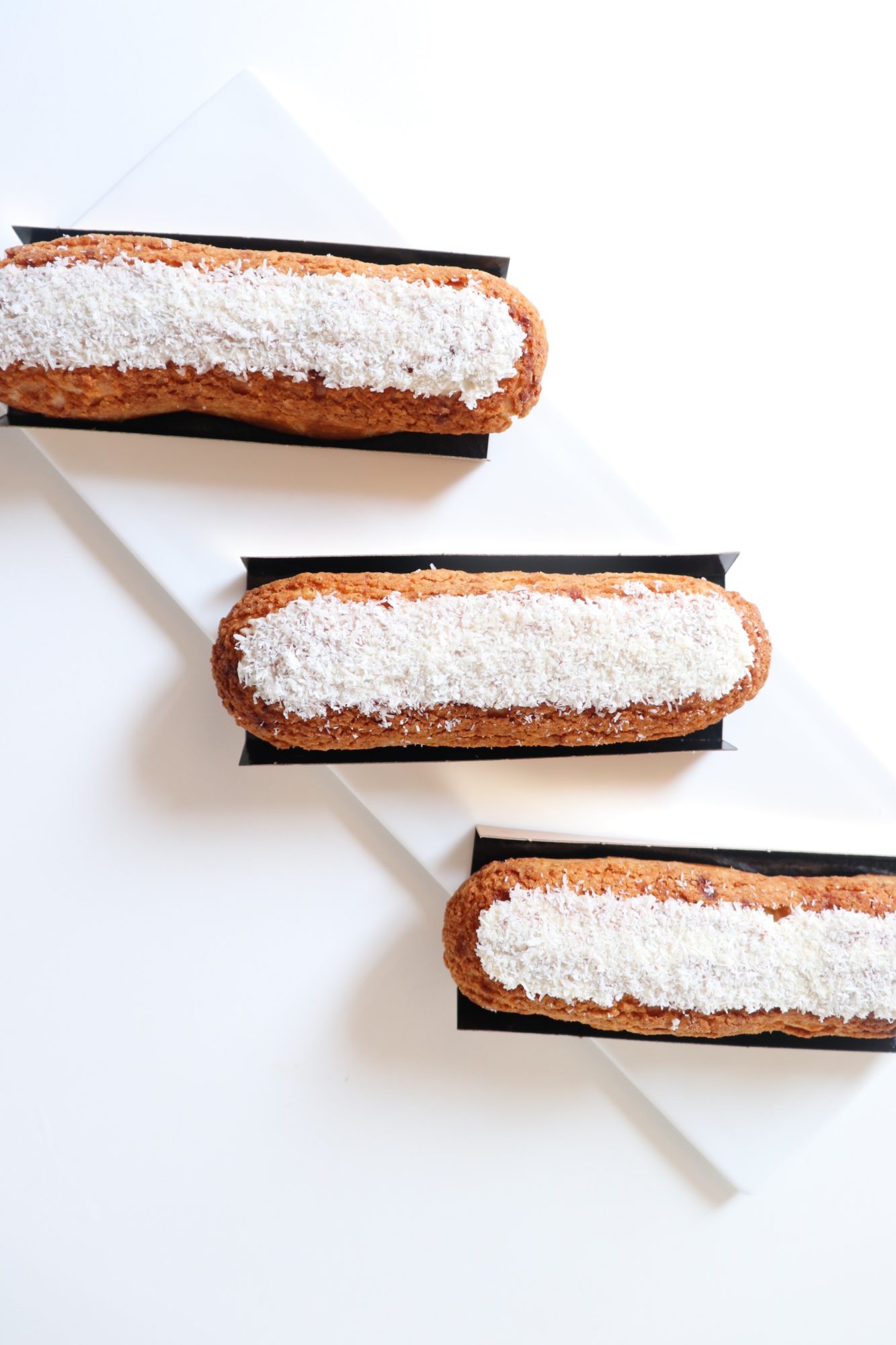 Eclairs coco fruit de la passion - Recette Olivia Pâtisse