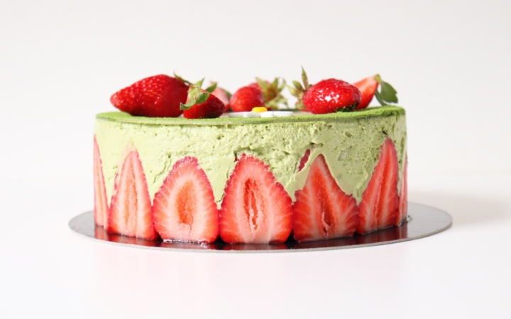 Fraisier au matcha (crème diplomate) - Recette Olivia Pâtisse