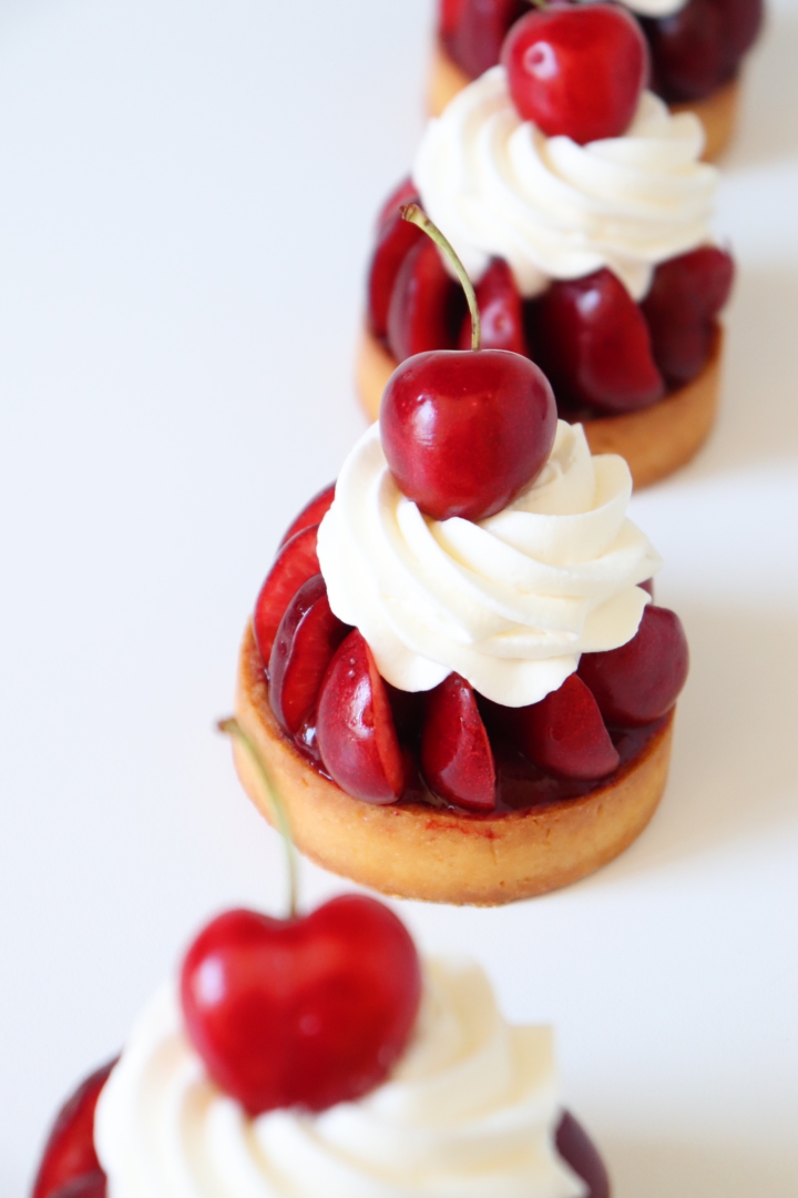 Tartelettes cerises amande (chantilly mascarpone amande) - Recette Olivia Pâtisse