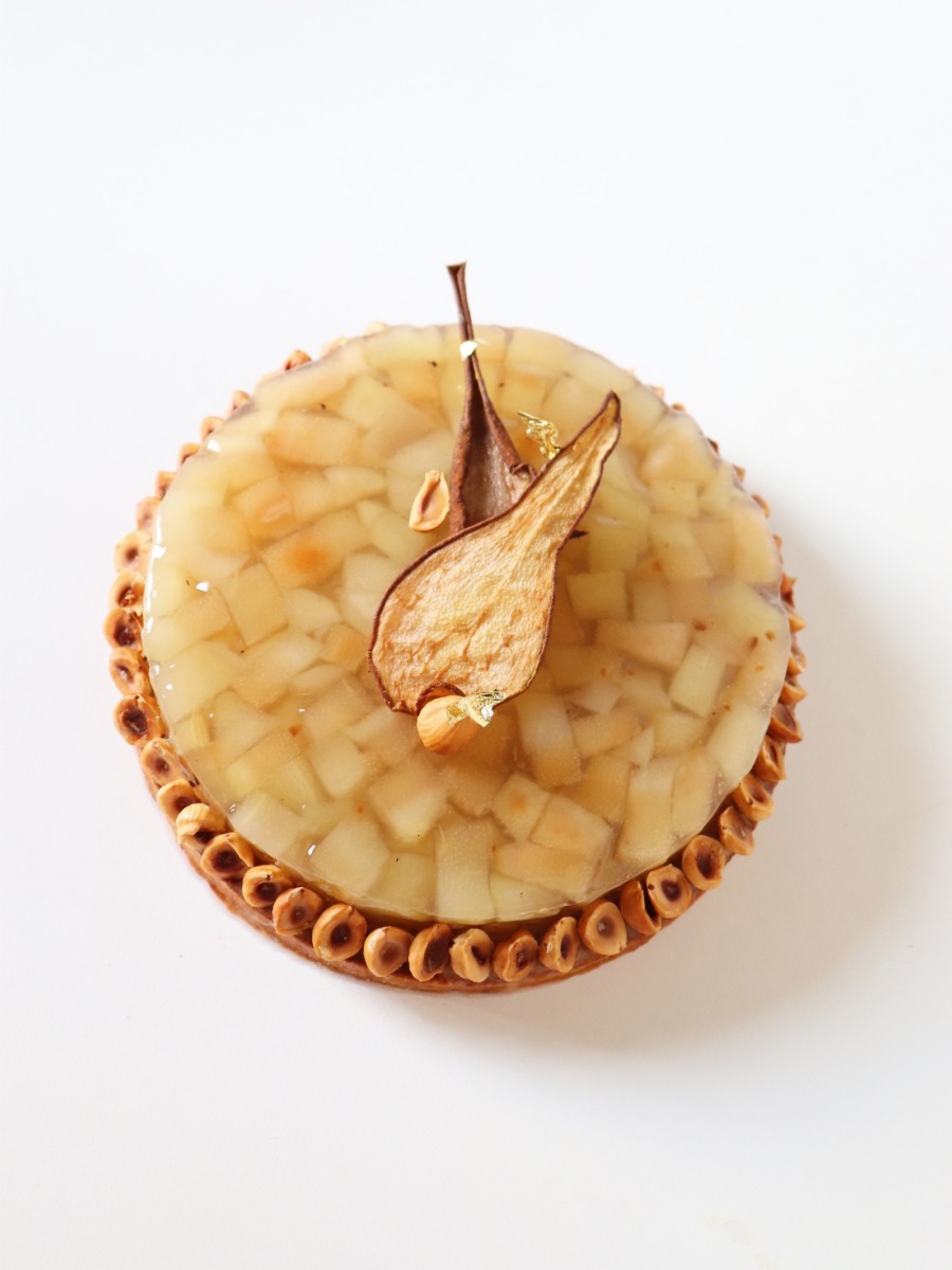 Tarte poire, noisette, tonka - Recette Olivia Pâtisse