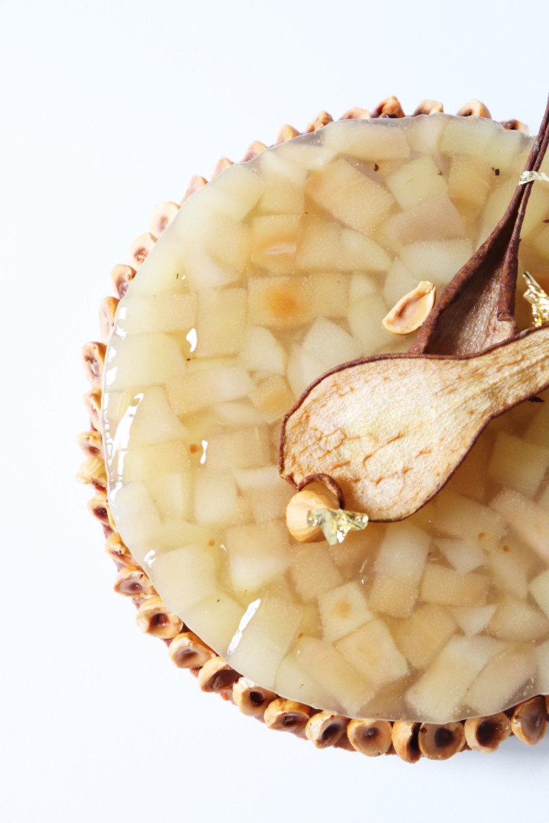 Tarte poire, noisette, tonka - Recette Olivia Pâtisse