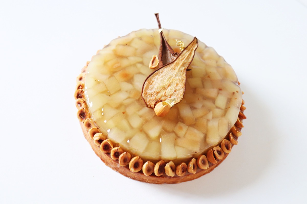 Tarte poire, noisette, tonka - Recette Olivia Pâtisse