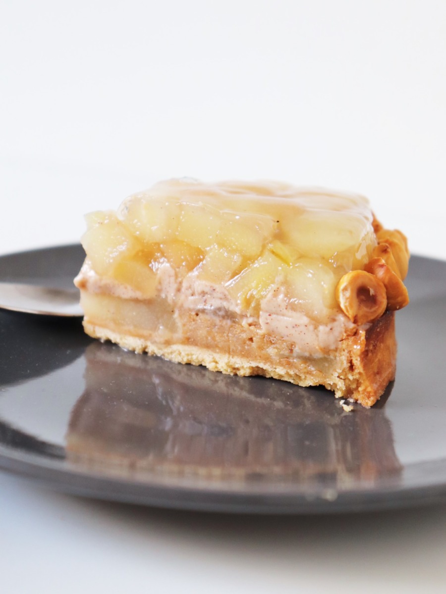 Tarte poire, noisette, tonka - Recette Olivia Pâtisse