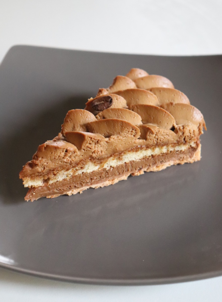 Tarte café, ma recette (pâte sucrée, croustillant pralinoise café, ganache café, biscuit Joconde imbibé café et crème mascarpone au café) - Olivia Pâtisse